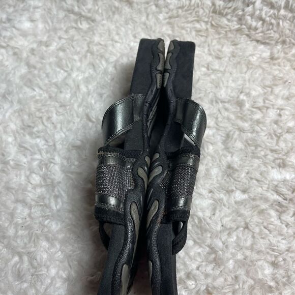 Skechers black & metallic gray slip on thong sandals rubber soles size 11. - Picture 7 of 10